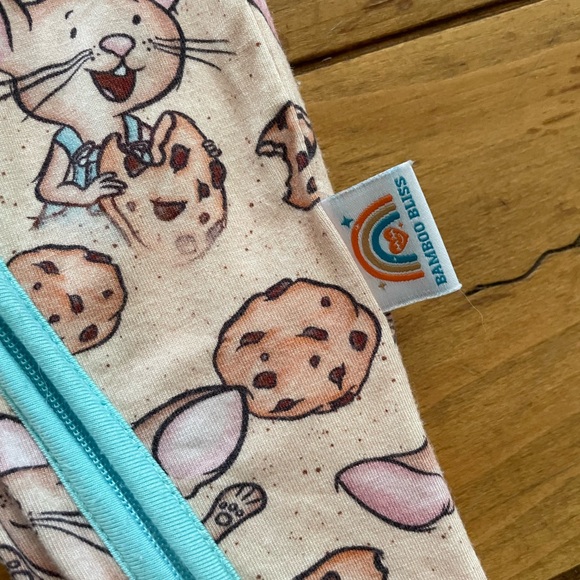 Bamboo Bliss Give A Mouse A Cookie “Milk Mustache” Bamboo Zippy 0-3 months - Picture 3 of 6